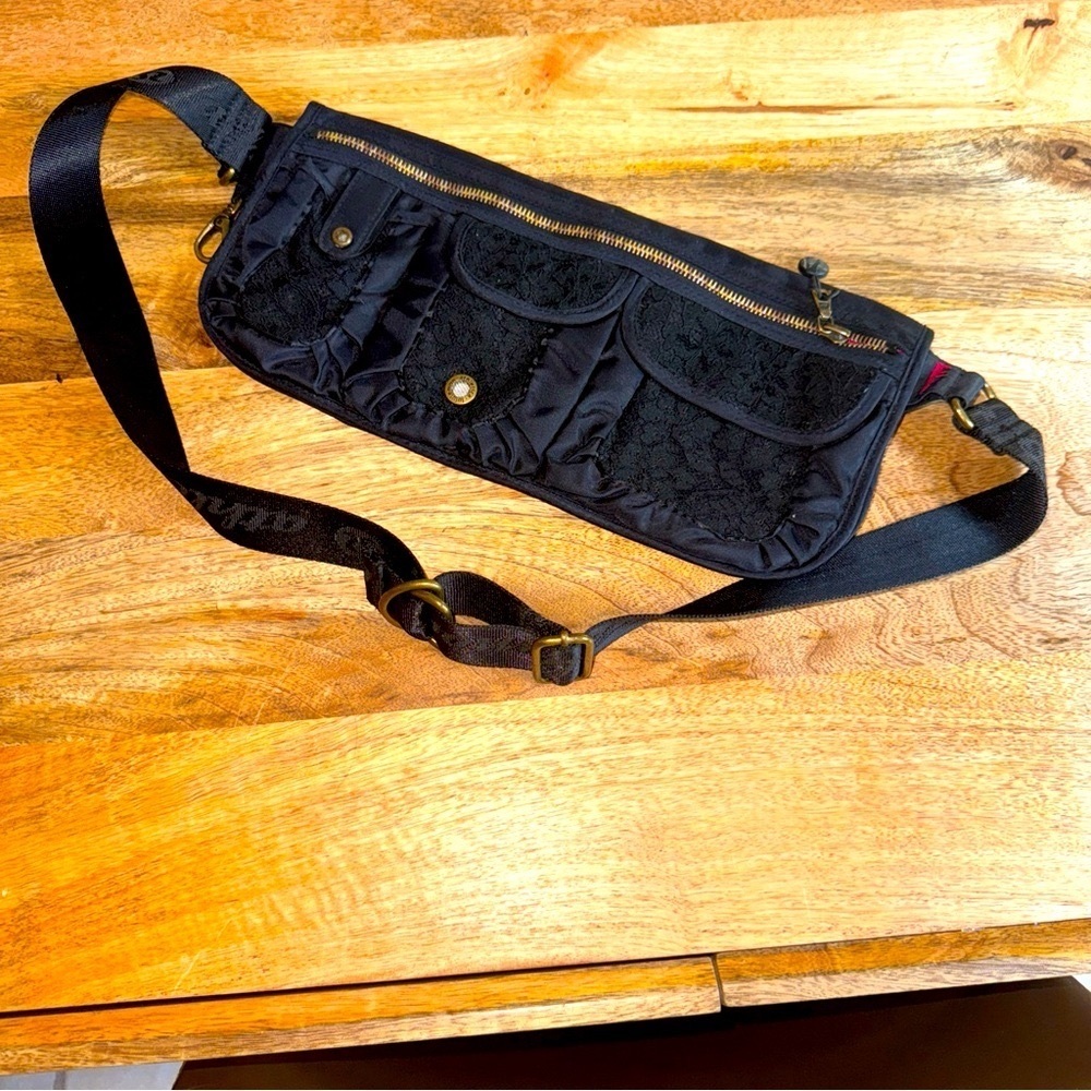 Lululemon‎ Doggy Waist Belt/crossbody Black & Pink inside many useful pockets